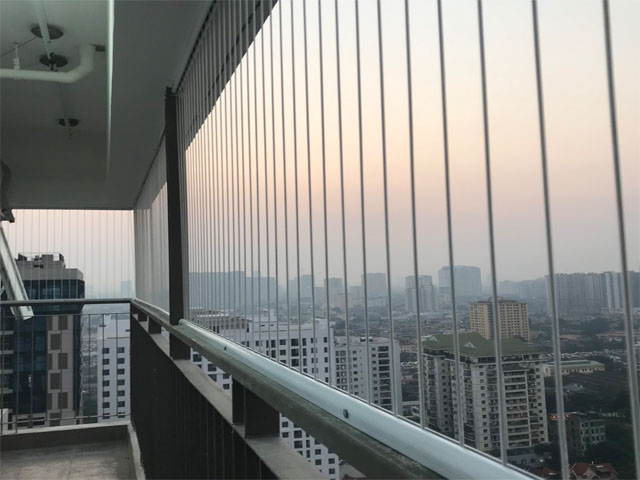Lưới An Toàn - Bảo Vệ Gia Đình Bạn Khỏi Những Rủi Ro Không Đáng Có 1 Lưới An Toàn Ban Công