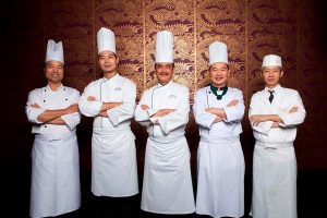Quần Áo Đầu Bếp - Trang Phục Quan Trọng Với Nhà Hàng, Khách Sạn