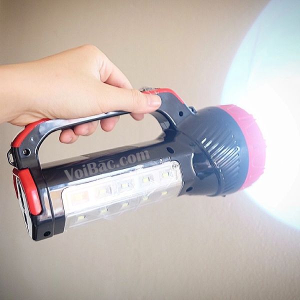 5 Lợi Ích Khi Sử Dụng Đèn Pin Cầm Tay Trong Hoạt Động Ngoại Ô 3 den pin cam tay da ngoai