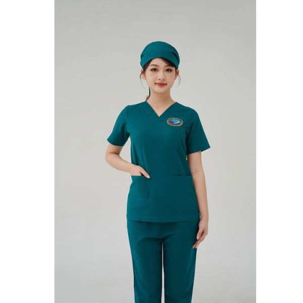 Mẫu Đồng Phục Bệnh Viện Cao Cấp Chất Liệu Tốt Và Đẹp 2025 3 Đồng Phục Bệnh Viện Cao Cấp Chất Liệu Tốt Bền Đẹp Dễ Giặt