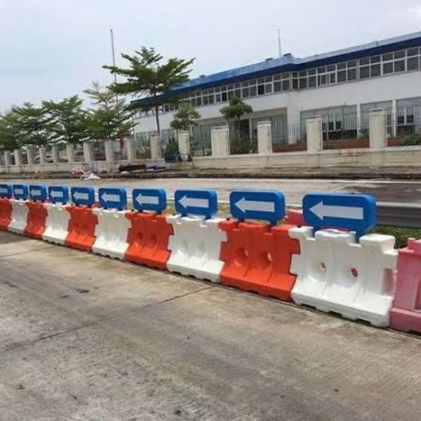5 Tiêu Chí Chọn Dải Phân Cách Giao Thông Bằng Nhựa Phù Hợp Với Nhu Cầu Sử Dụng 4 Dải Phân Cách Giao Thông Bằng Nhựa Di Động